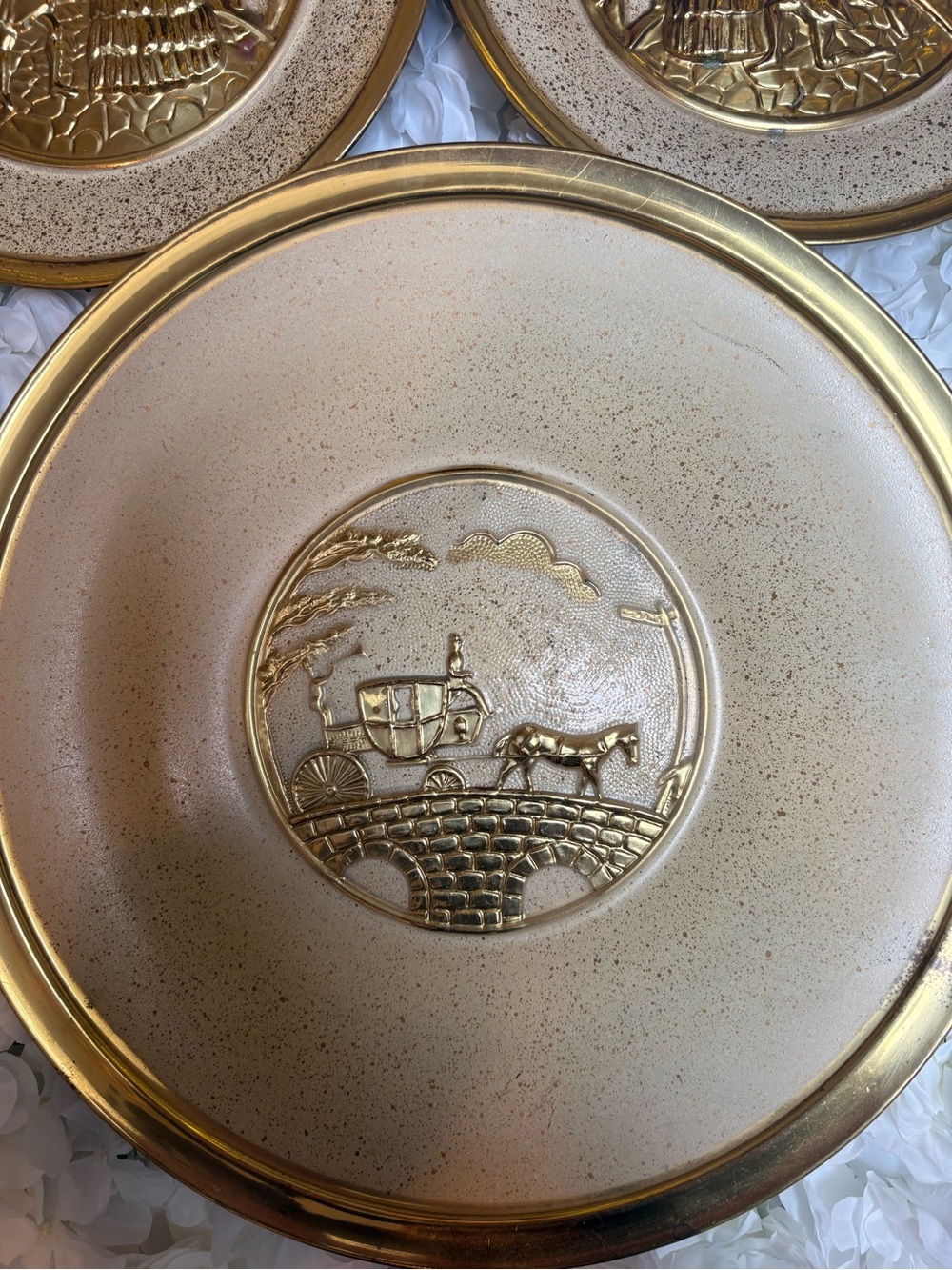 Vintage Style Gold Decorative Wall Plates - Set of 3 - Picture 5 of 5